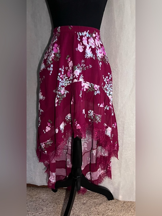 Express Dresses & Skirts - Express Floral High-Low Lace-Hem Skirt in Wine and Pink